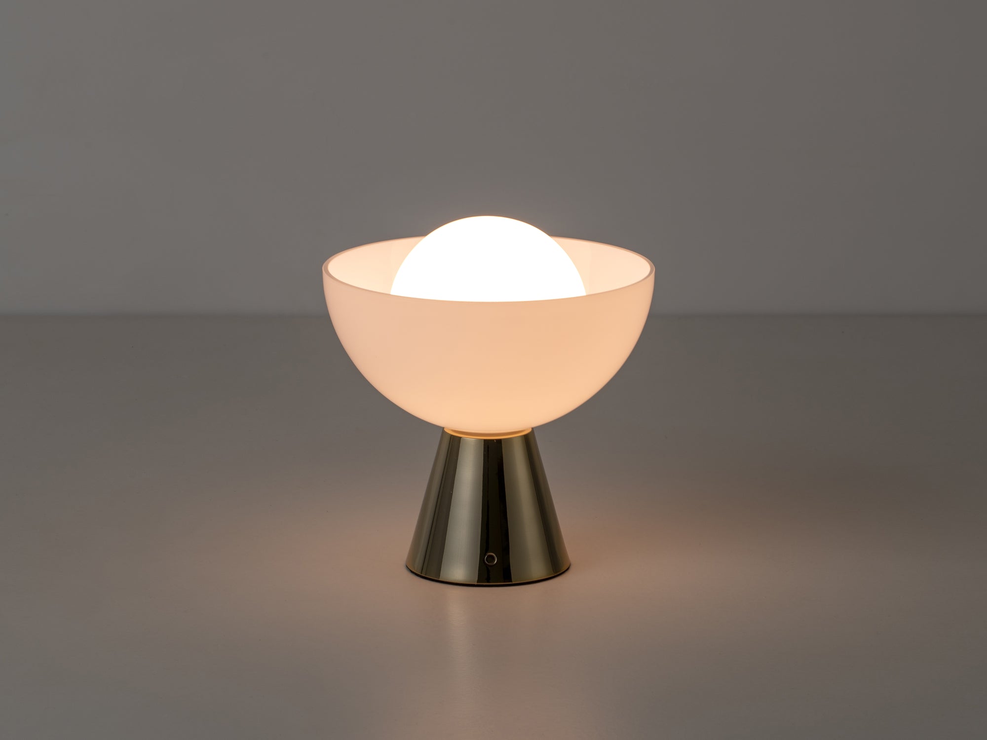 Brass dome cordless table lamp