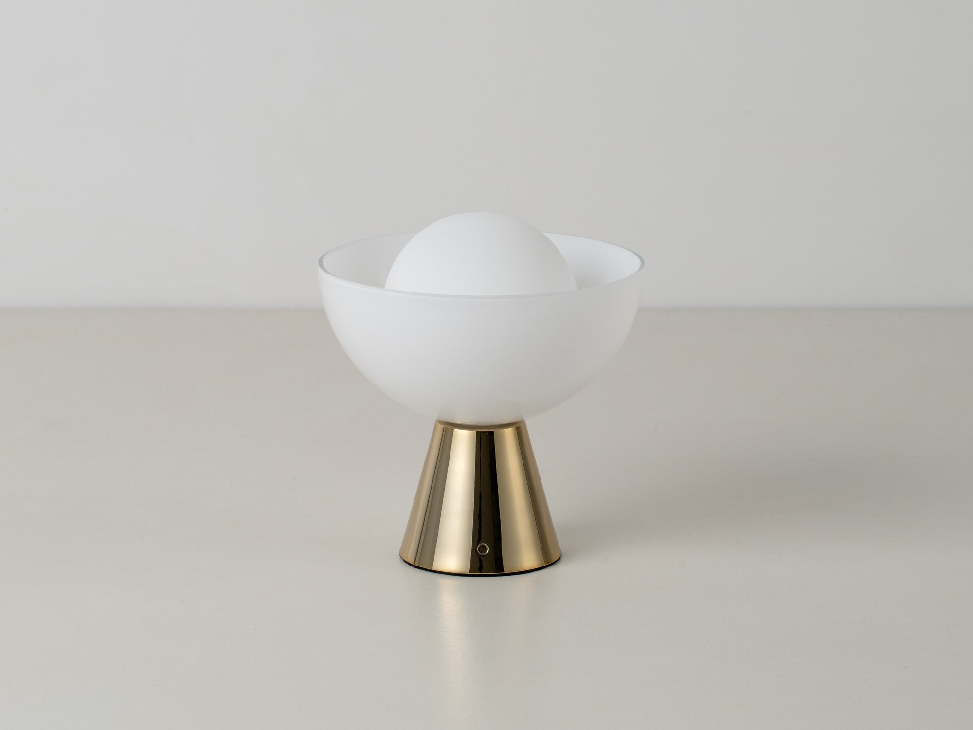 Brass dome cordless table lamp